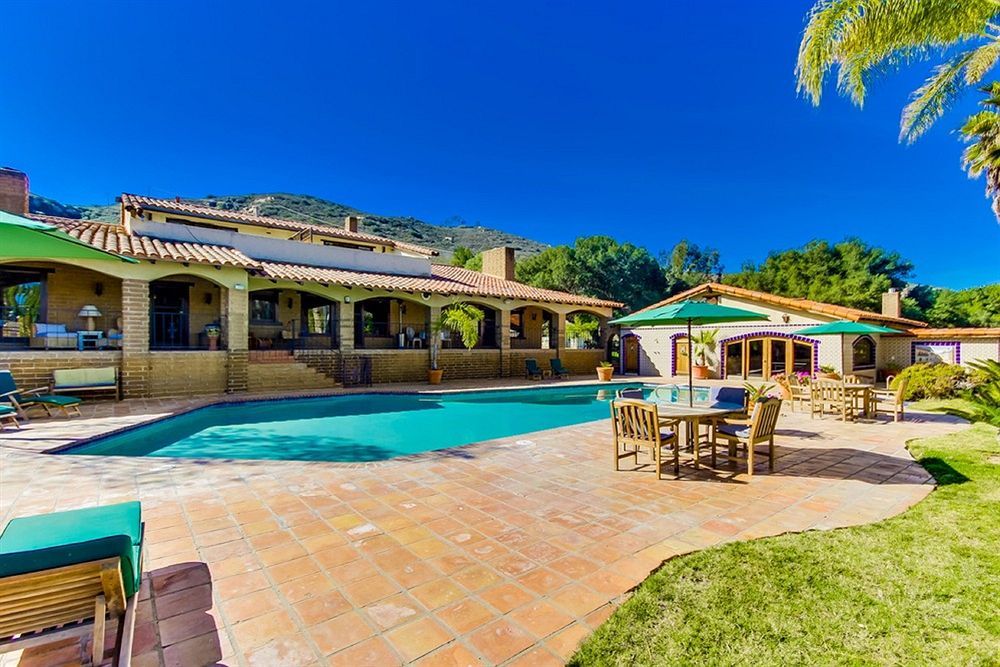 Отель Vineyard Hacienda Spring Valley  Экстерьер фото